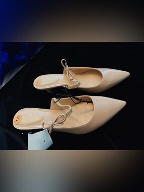 Bandolino Beige Patent Bow-Accent Slingback Mules
